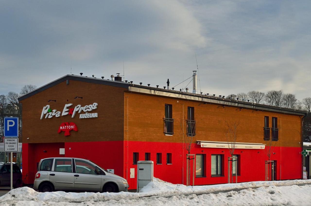 Hotel Penzion Kuzelna Trutnov Exterior foto